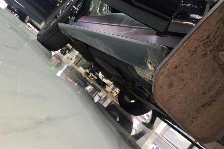 Used Land Rover Defender 2023 Facelift 90 2.0T P300 X-DYNAMIC HSE Right Side Sill