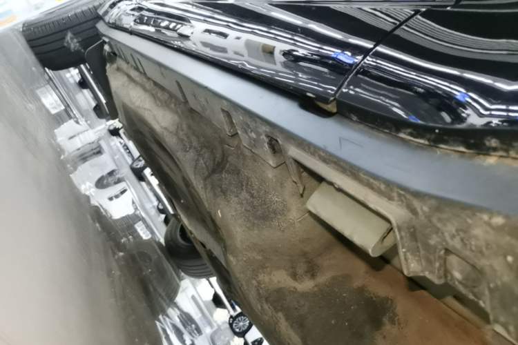 Used Land Rover Defender 2023 Facelift 110 3.0T P400 X-DYNAMIC HSE Right Side Sill