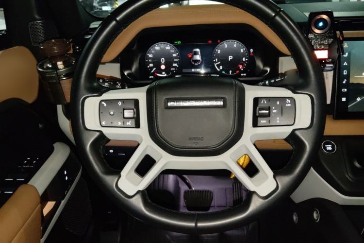 Used Land Rover Defender 2023 Facelift 110 3.0T P400 X-DYNAMIC HSE Steering Wheel