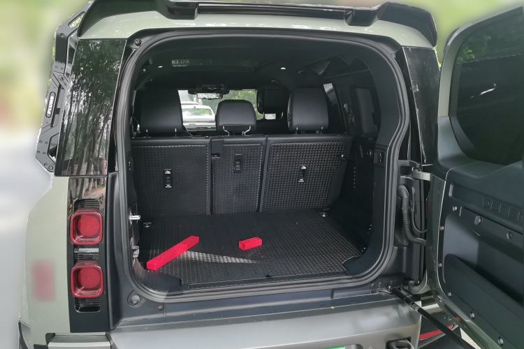 Used Land Rover Defender 2023 Facelift 110 3.0T P400 X-DYNAMIC HSE Trunk