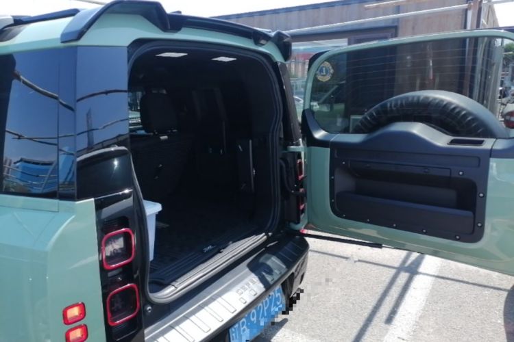 Used Land Rover Defender 2023 110 3.0T P400 75th Anniversary Legend Edition Trunk
