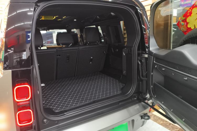 Used Land Rover Defender 2023 110 3.0T P400 X-DYNAMIC HSE Trunk