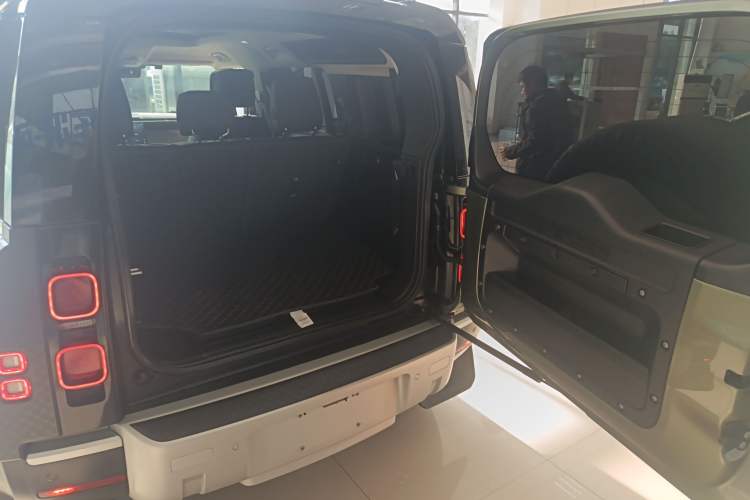 Used Land Rover Defender 2023 Facelift 110 3.0T P400 Dark Edition Trunk