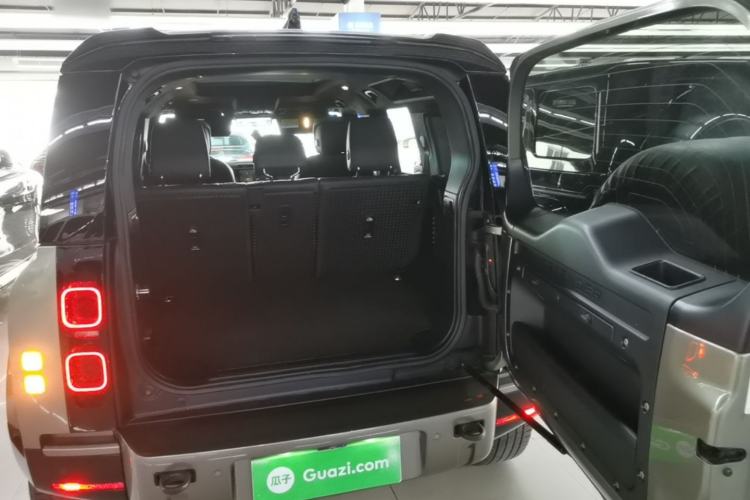 Used Land Rover Defender 2023 Facelift 110 3.0T P400 X-DYNAMIC HSE Trunk