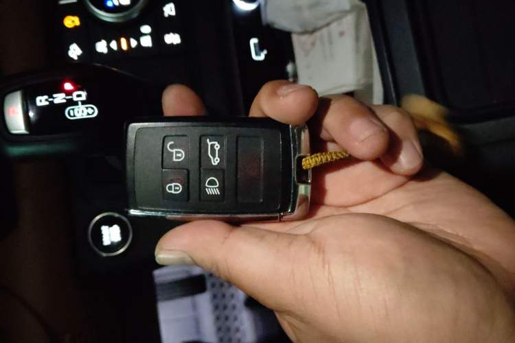 Used Land Rover Defender 2023 Facelift 110 3.0T P400 X-DYNAMIC HSE Vehicle Key