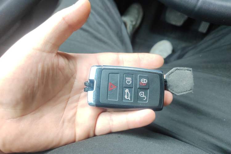 Used Land Rover Defender 2023 110 3.0T P400 75th Anniversary Legend Edition Vehicle Key