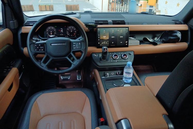 Used Land Rover Defender 2023 110 3.0T P400 X Center Console