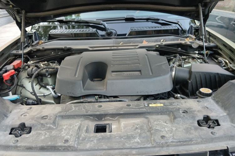 Used Land Rover Defender 2023 110 3.0T P400 X Engine Bay