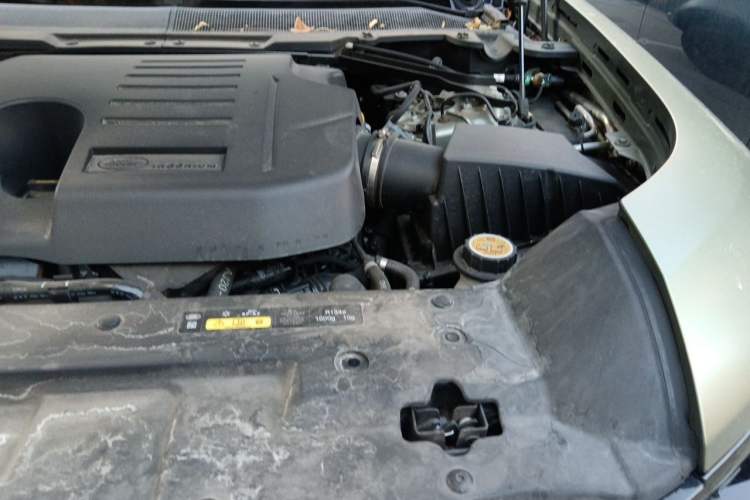 Used Land Rover Defender 2023 110 3.0T P400 X Engine Bay Left