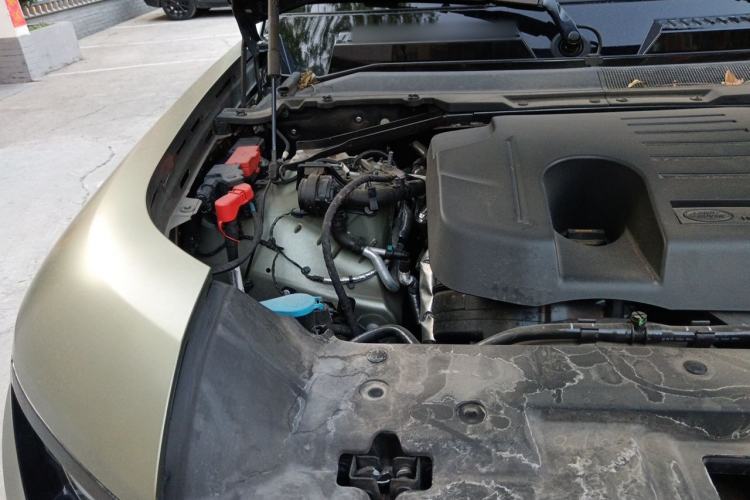 Used Land Rover Defender 2023 110 3.0T P400 X Engine Bay Right