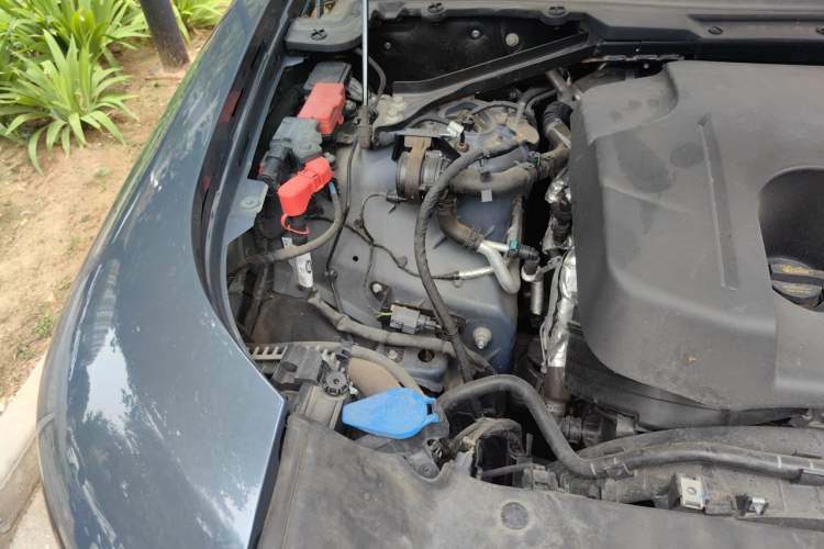 Used Land Rover Defender 2023 110 3.0T P400 X-DYNAMIC HSE Engine Bay Right