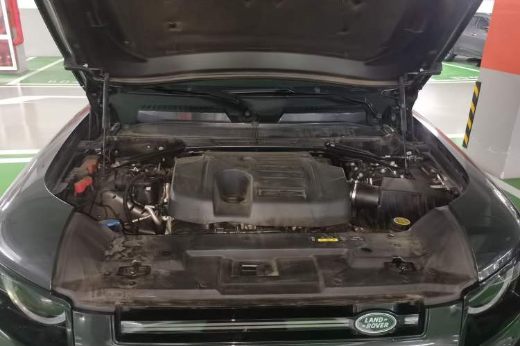 Used Land Rover Defender 2023 Facelift 110 3.0T P400 Dark Edition Engine Bay