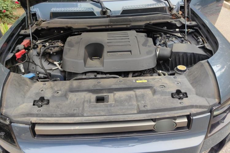 Used Land Rover Defender 2023 110 3.0T P400 X-DYNAMIC HSE Engine Bay