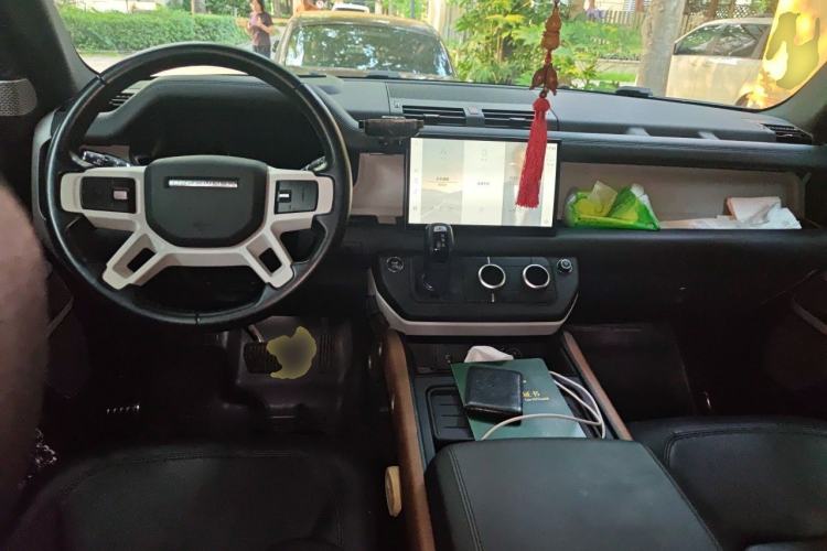 Used Land Rover Defender 2023 130 3.0T P400 HSE Center Console