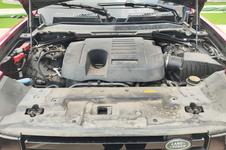 Used Land Rover Defender 2023 Facelift 110 3.0T P400 X-DYNAMIC HSE Engine Bay