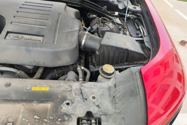 Used Land Rover Defender 2023 Facelift 110 3.0T P400 X-DYNAMIC HSE Engine Bay Left