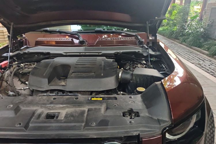 Used Land Rover Defender 2023 130 3.0T P400 HSE Engine Bay Left