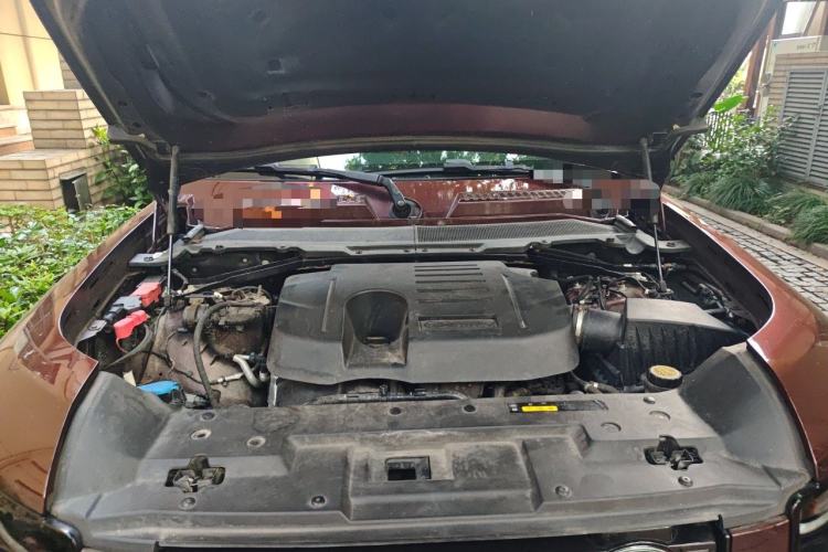 Used Land Rover Defender 2023 130 3.0T P400 HSE Engine Bay