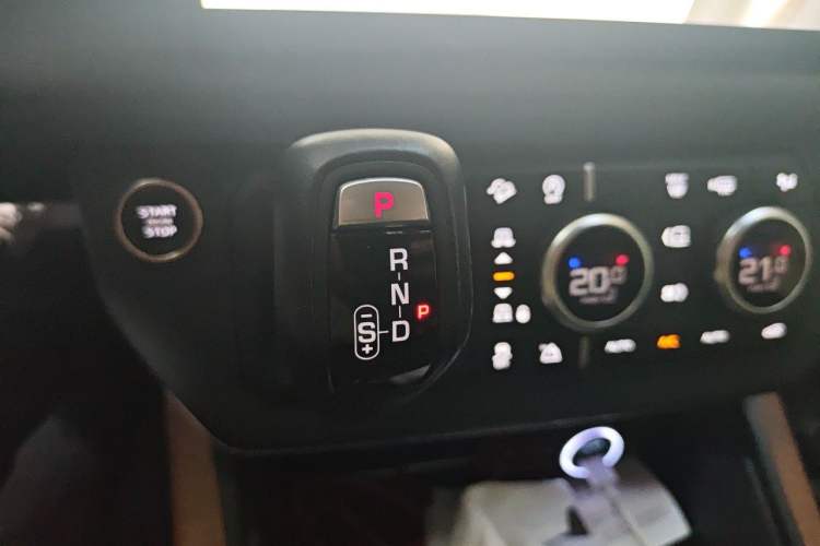 Used Land Rover Defender 2023 130 3.0T P400 HSE Gear Lever