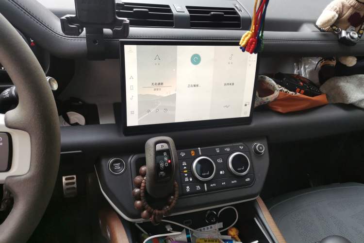 Used Land Rover Defender 2023 Facelift 110 3.0T P400 Dark Edition Audio And AC Panel
