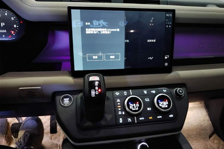 Used Land Rover Defender 2023 Facelift 90 2.0T P300 SE Audio And AC Panel