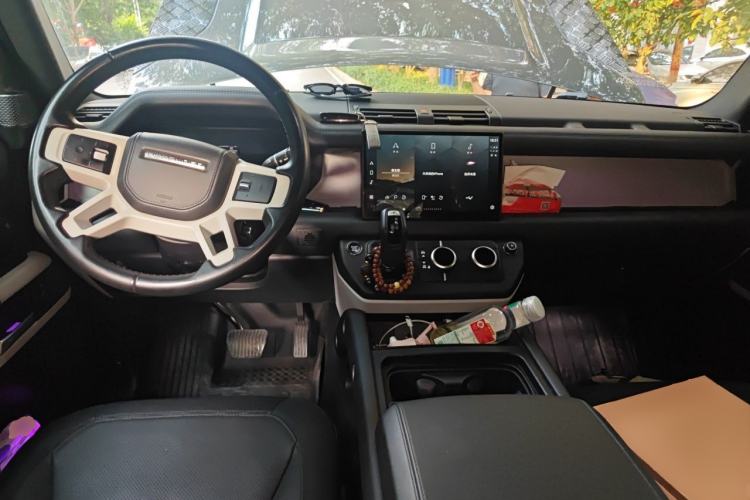 Used Land Rover Defender 2023 Facelift 110 3.0T P400 X-DYNAMIC HSE Center Console