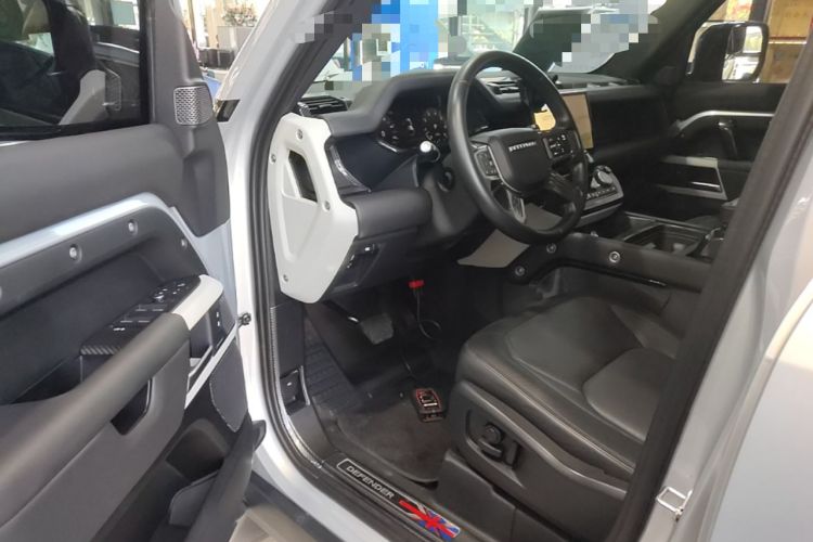 Used Land Rover Defender 2023 110 3.0T P400 Dark Edition Driver Seat