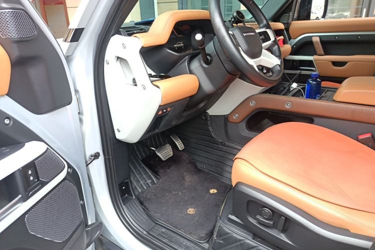 Used Land Rover Defender 2023 Facelift 110 3.0T P400 Dark Edition Driver Seat