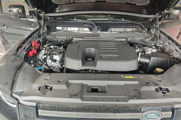 Used Land Rover Defender 2023 110 3.0T P400 X Engine Bay