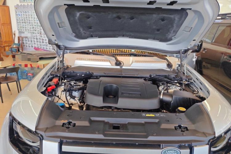 Used Land Rover Defender 2023 Facelift 110 3.0T P400 X-DYNAMIC HSE Engine Bay
