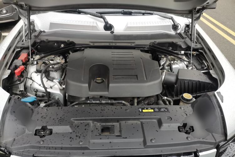 Used Land Rover Defender 2023 Facelift 110 3.0T P400 Dark Edition Engine Bay