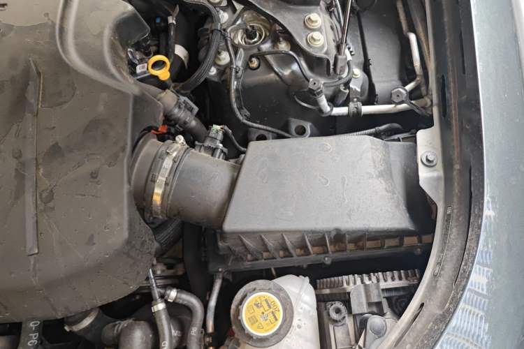 Used Land Rover Defender 2023 Facelift 110 3.0T P400 X-DYNAMIC HSE Engine Bay Left