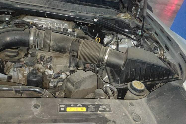 Used Land Rover Defender 2023 Facelift 90 3.0T P400 XS Engine Bay Left