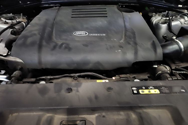 Used Land Rover Defender 2023 Facelift 90 2.0T P300 SE Engine Bay