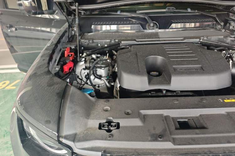 Used Land Rover Defender 2023 110 3.0T P400 X Engine Bay Right