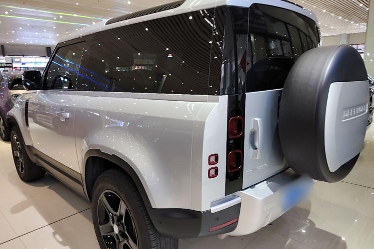 Used Land Rover Defender 2023 Facelift 90 2.0T P300 SE Exterior 2