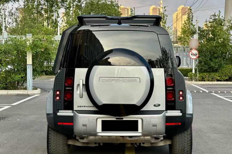 Used Land Rover Defender 2023 Facelift 110 3.0T P400 Dark Edition Exterior 4