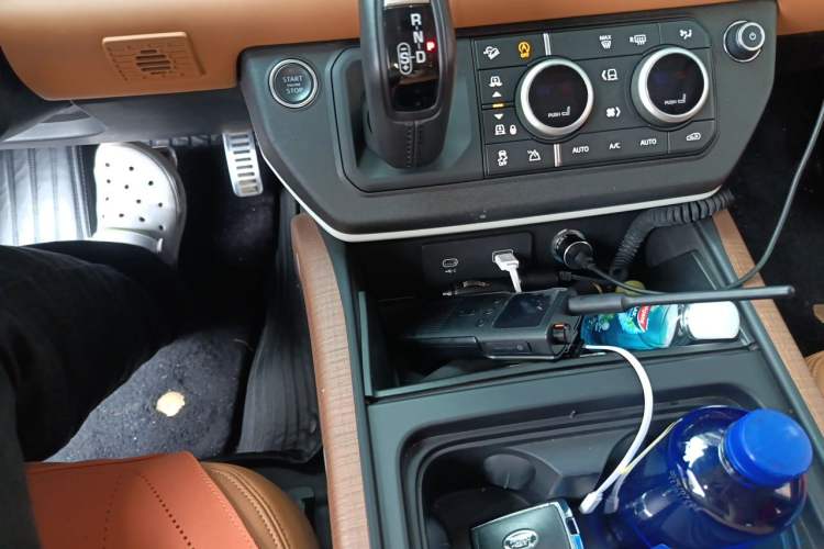 Used Land Rover Defender 2023 Facelift 110 3.0T P400 Dark Edition Gear Lever