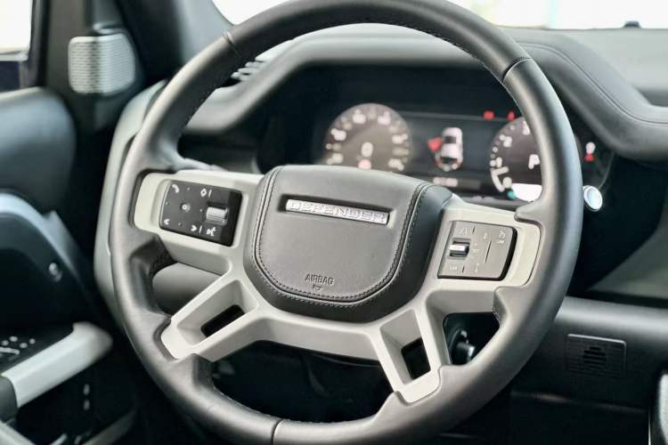 Used Land Rover Defender 2023 Facelift 110 3.0T P400 Dark Edition Interior 2