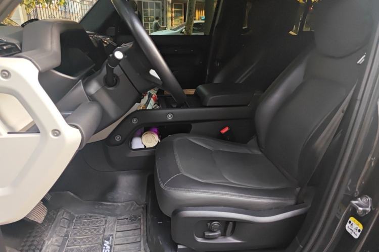 Used Land Rover Defender 2023 Facelift 110 3.0T P400 X-DYNAMIC HSE Left Front Seat