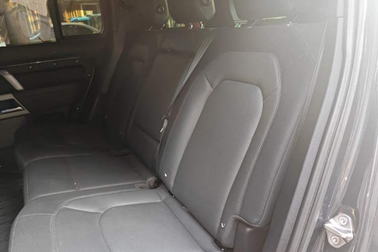 Used Land Rover Defender 2023 Facelift 110 3.0T P400 X-DYNAMIC HSE Left Rear Seat