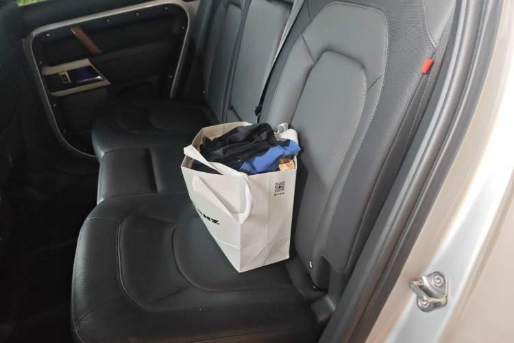 Used Land Rover Defender 2023 110 3.0T P400 X-DYNAMIC HSE Left Rear Seat