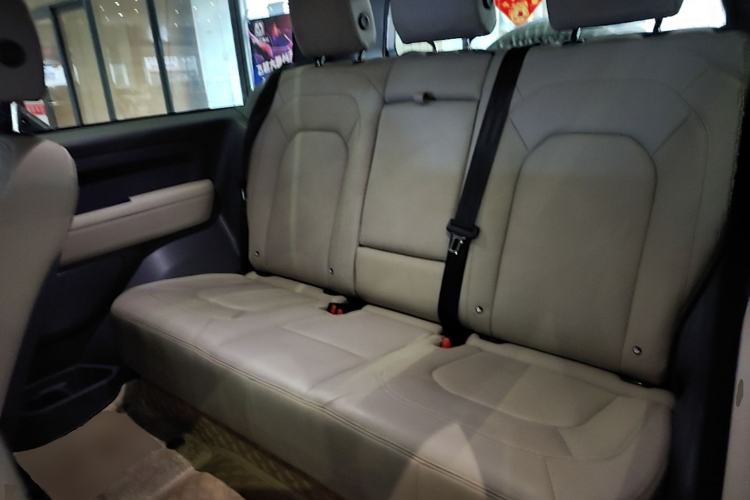 Used Land Rover Defender 2023 Facelift 90 2.0T P300 SE Left Rear Seat