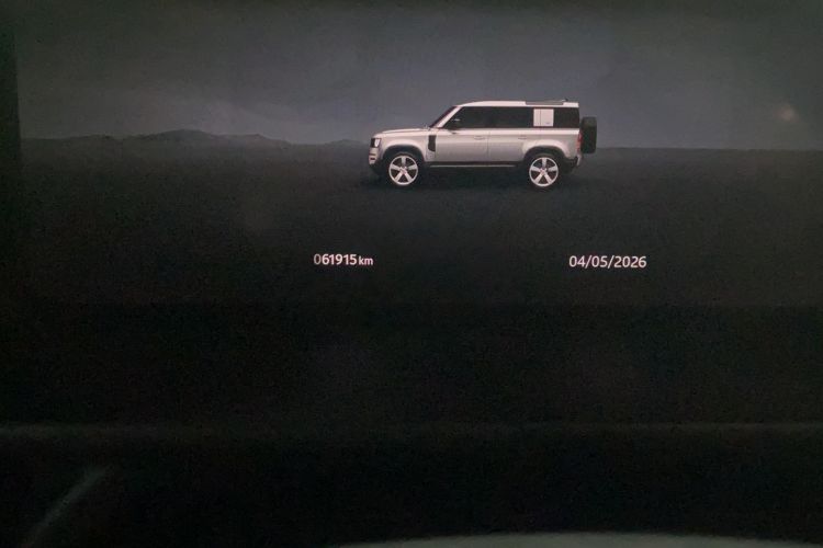 Used Land Rover Defender 2023 Facelift 110 3.0T P400 X Odometer Close Up