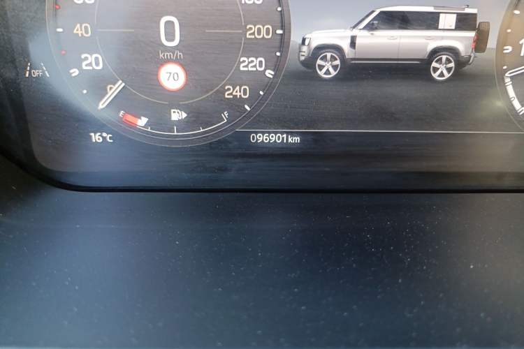 Used Land Rover Defender 2023 110 3.0T P400 75th Anniversary Legend Edition Odometer Close Up