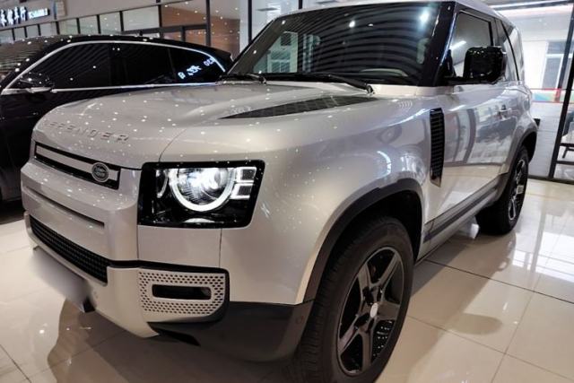 Used Land Rover Defender 2023 Facelift 90 2.0T P300 SE
