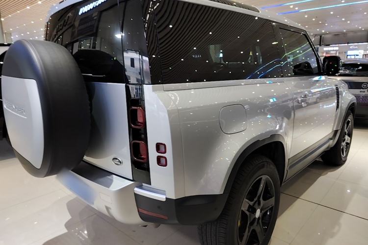 Used Land Rover Defender 2023 Facelift 90 2.0T P300 SE Rear Right 45 Deg