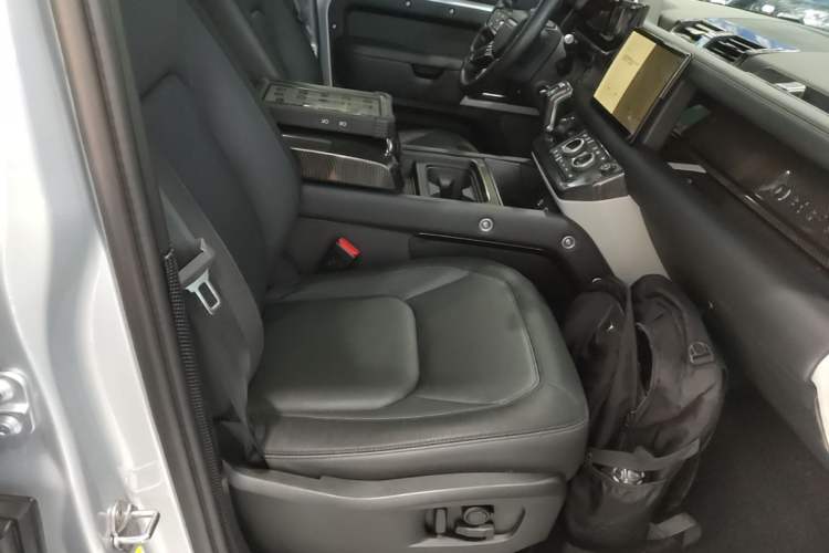Used Land Rover Defender 2023 110 3.0T P400 Dark Edition Right Front Seat