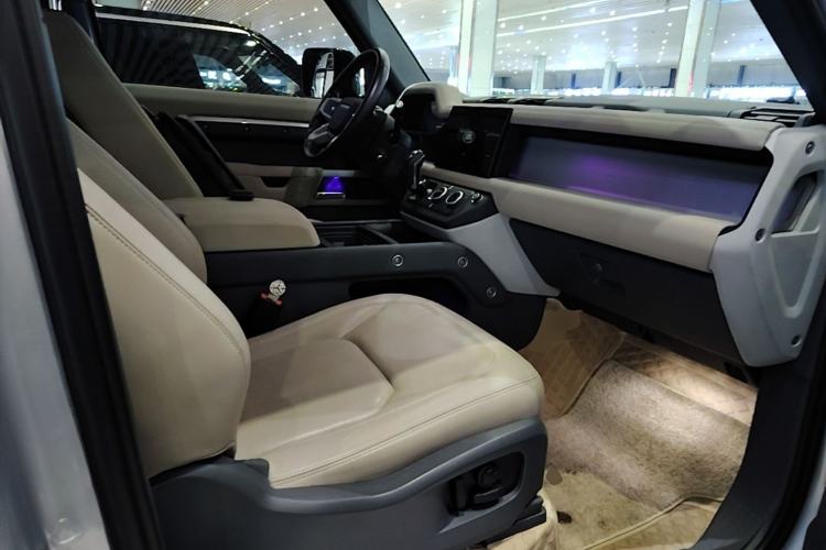 Used Land Rover Defender 2023 Facelift 90 2.0T P300 SE Right Front Seat