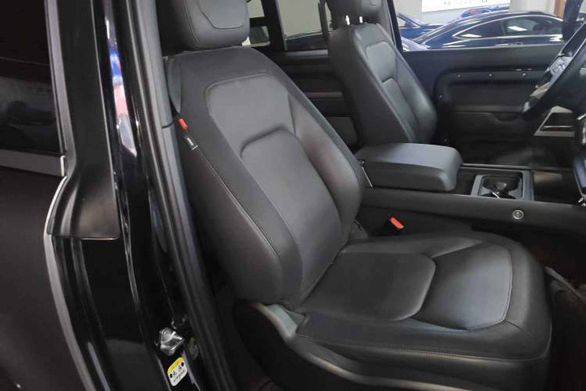 Used Land Rover Defender 2023 90 2.0T P300 X-DYNAMIC HSE Right Front Seat